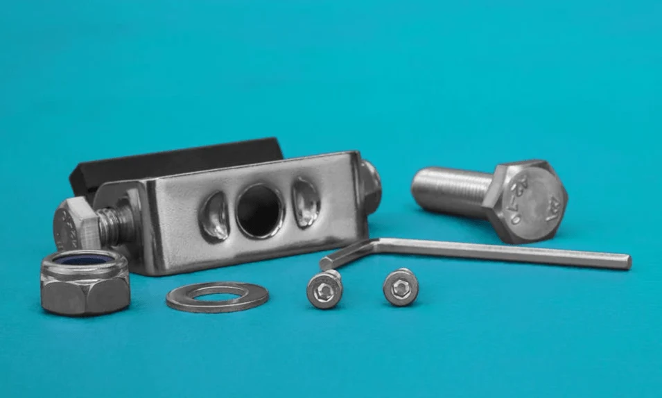 LOWER MOUNTING BRACKET FOR ST4K, ST3301 LED LIGHT BARS