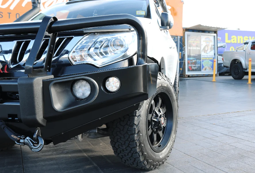 MQ Triton Bullbar Rockarmor Elite - Image 8